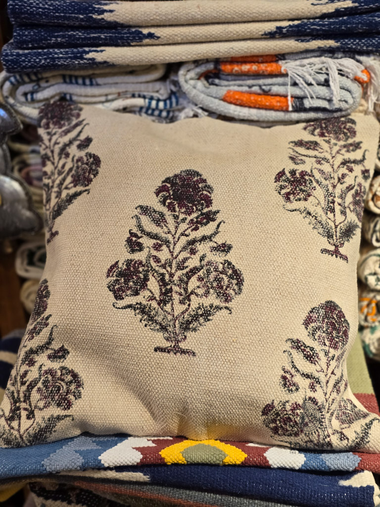 Hand woven cushion cover (Single piece)