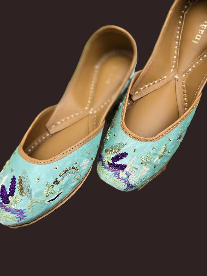 Blue Coral Juttis