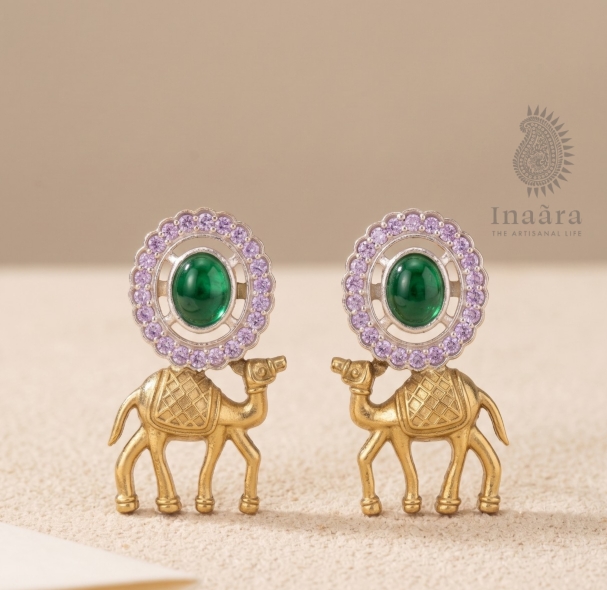 Camel Motif Earrings - Green