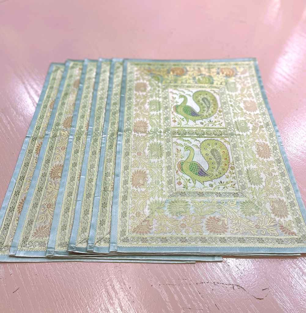 طقم مفارش طاولة من البروكيد / 6 قطع