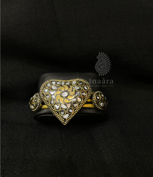 سوار كف معدني تيبتي