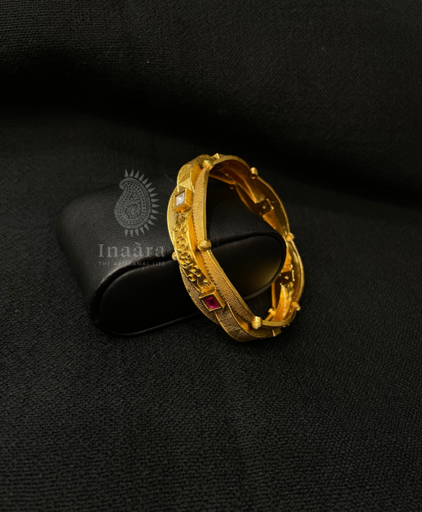 Kada Bangle w/ Ruby Stone- Thick