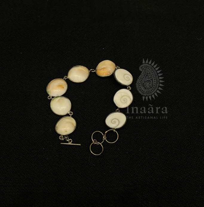 سوار من أحافير الأصداف