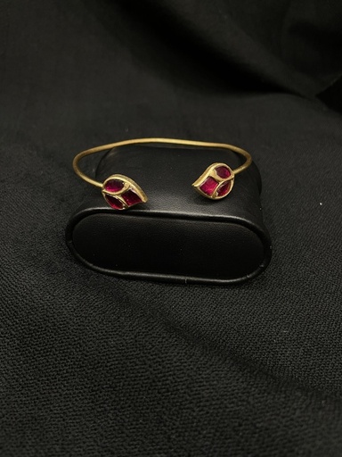 سوار معصم مصنوع يدويًا بتصميم ورقة مزين باللون الوردي