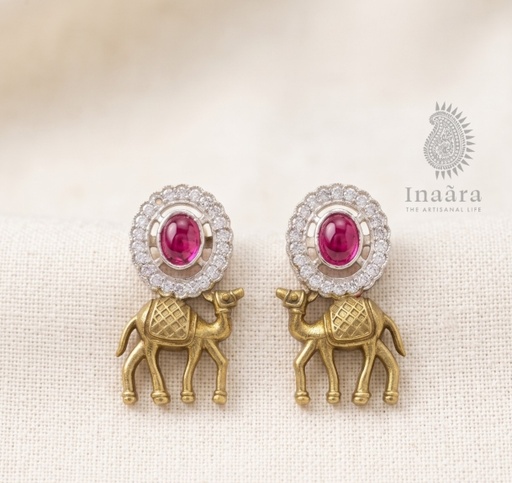 Camel Motif Earrings - Pink