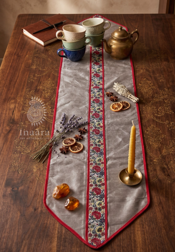 Table runner (174x30cm)