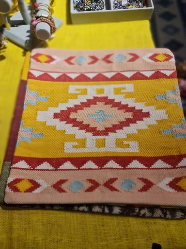 [inaara_sp00274] Handwoven Cushion Cover/Single