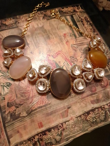 [inaara_sp00130] قلادة فاخرة بحجر المويسانيت كابوشون
