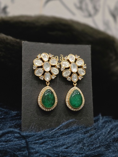 أقراط مطلية بالذهب مزينة بحجر دوبليت مزدوج