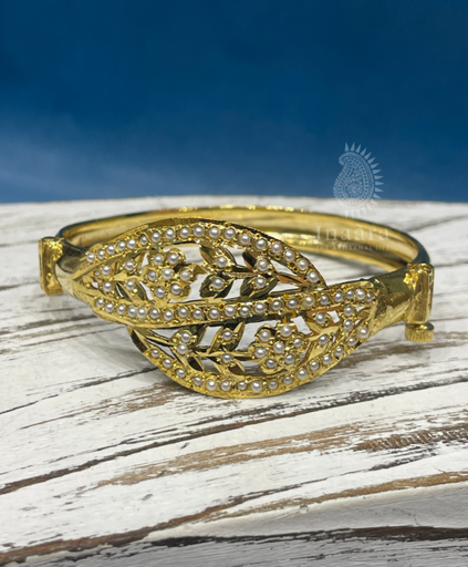 Jadau w/ Pearl Bangle