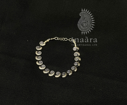 Silver-Toned Shell Link Bracelet